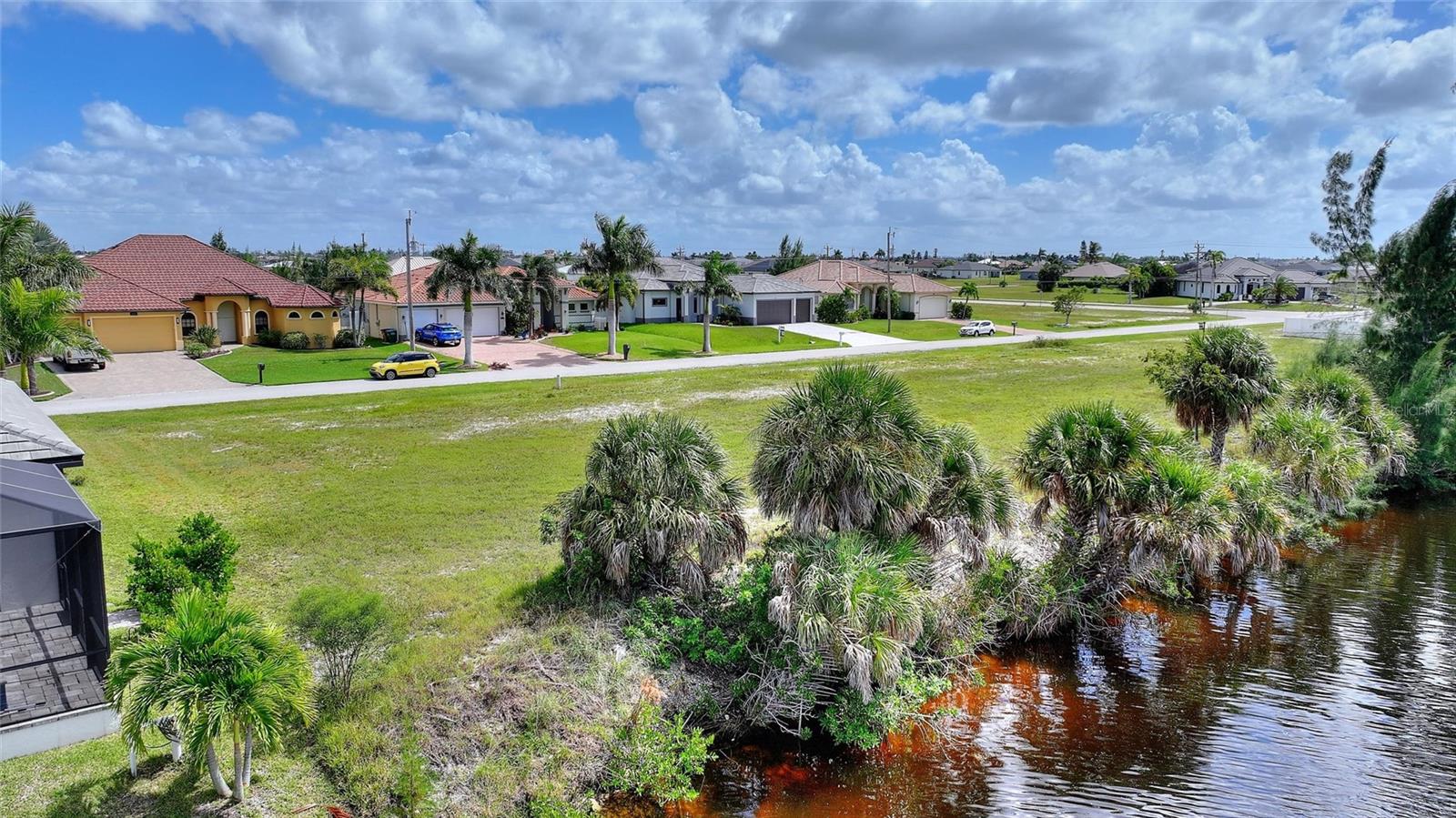 CAPE CORAL - Land