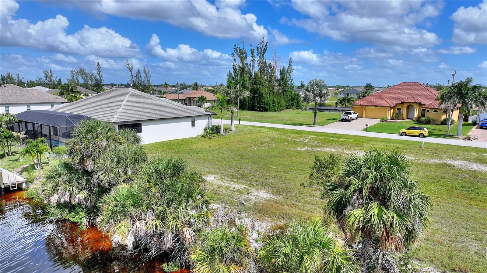 CAPE CORAL - Land
