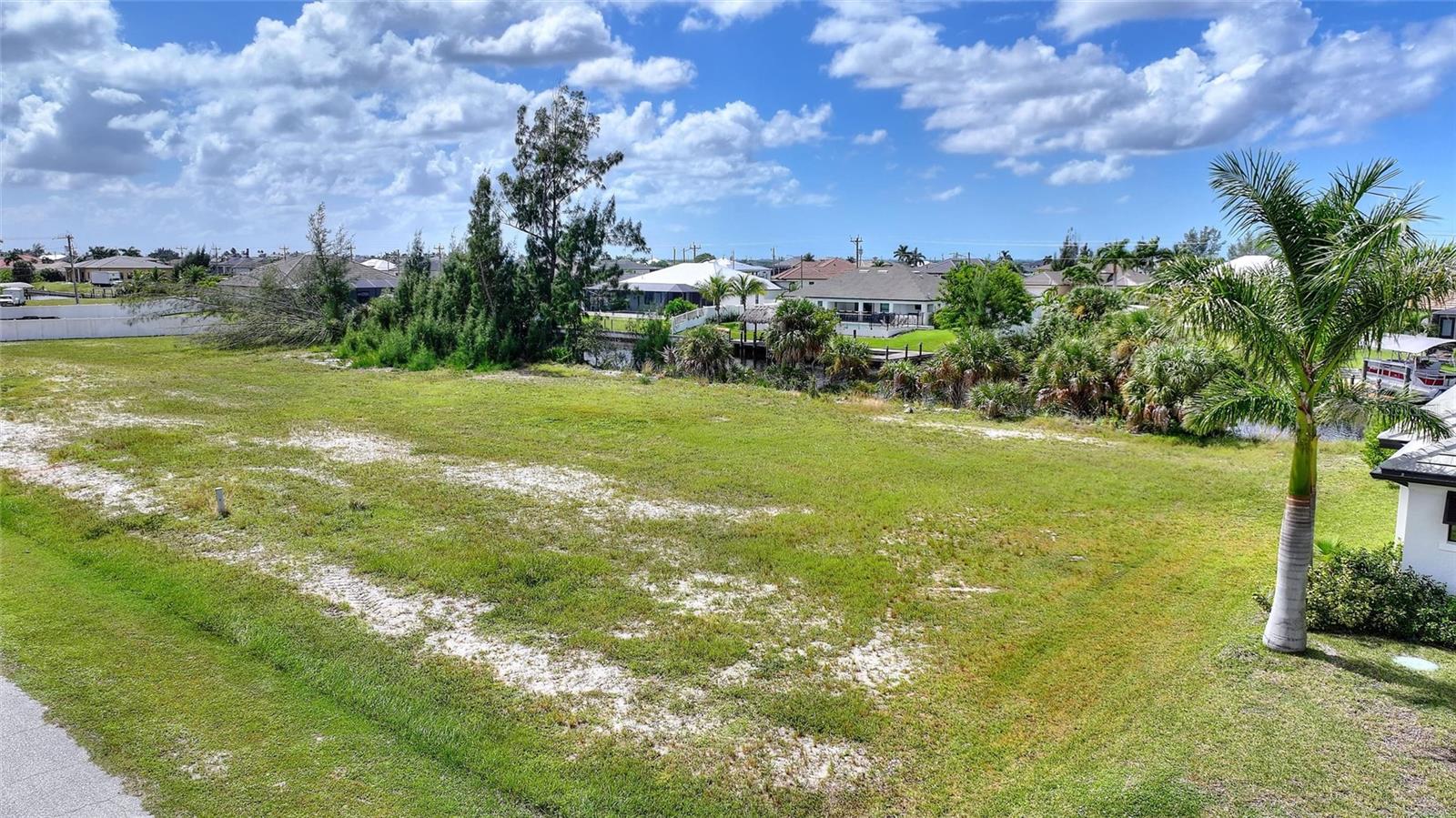 CAPE CORAL - Land