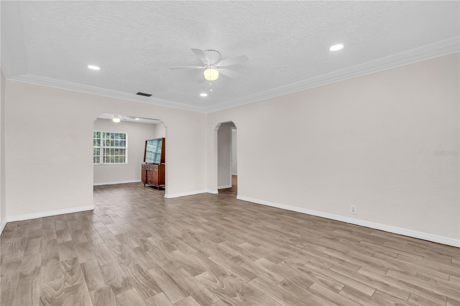 1712 E CARACAS STREET