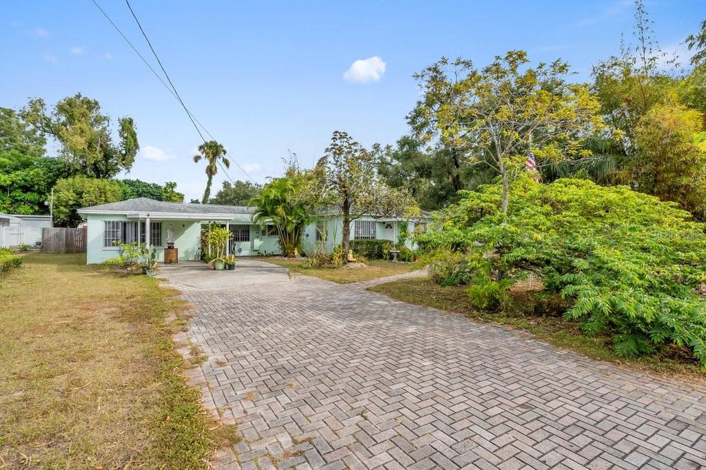 Photo of 1712 E Caracas Street, Tampa, FL 33610 (MLS # A4671649)