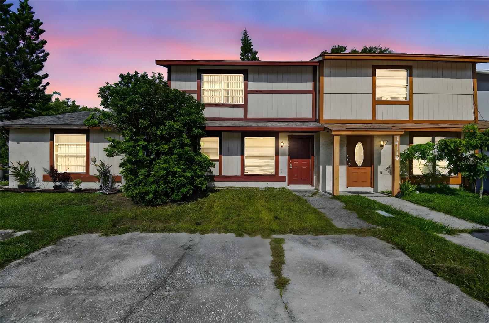 Don’t miss this charming 2 bedroom, 2.5 bath townhome! Featuring abundant natural light throughout, this home offers a bright and welcoming atmosphere. Enjoy the privacy of your own fenced backyard, perfect for relaxing or entertaining. With plenty of potential, it’s ready for you to make it your own!