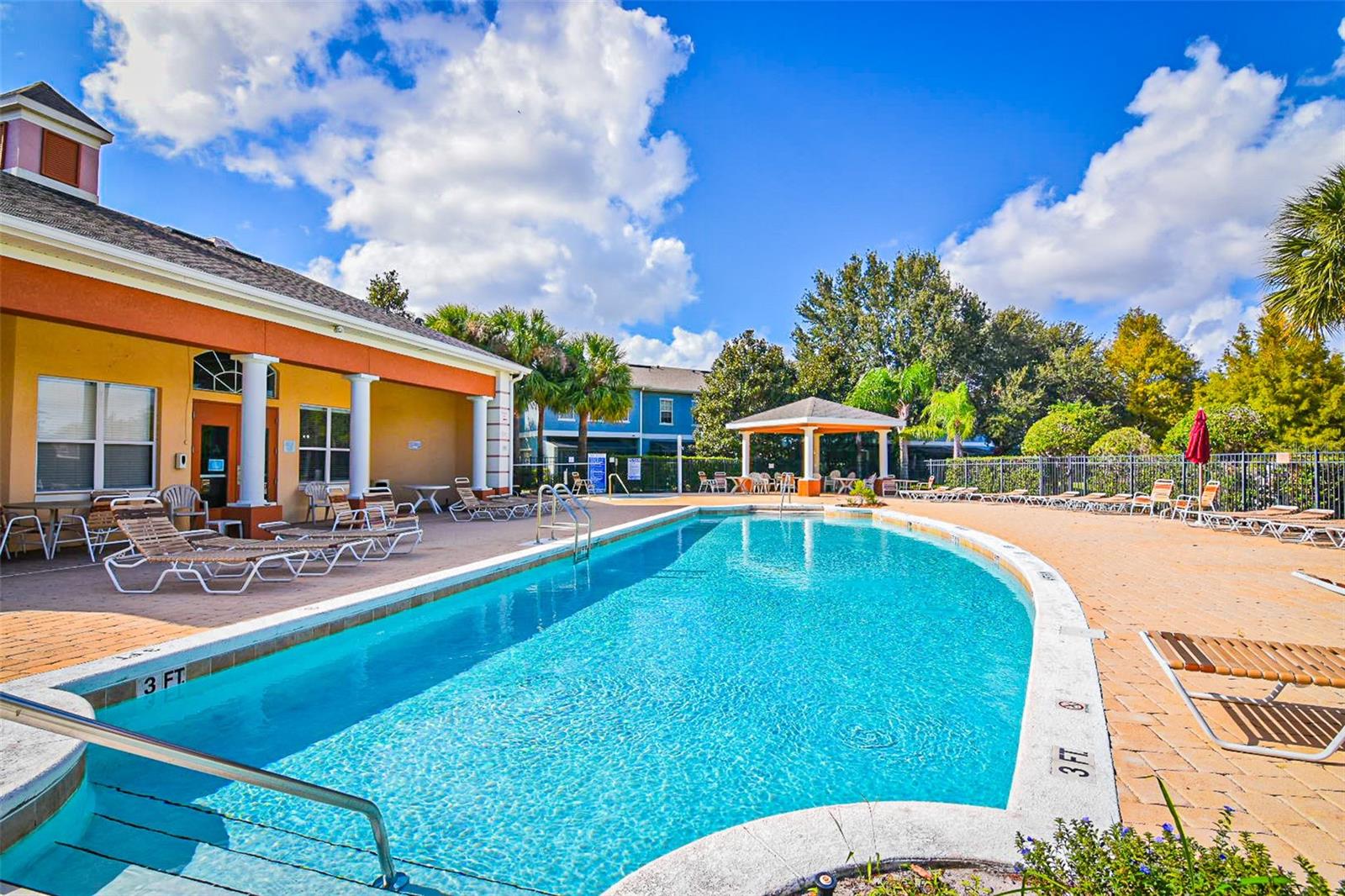 2426 CARAVELLE CIRCLE