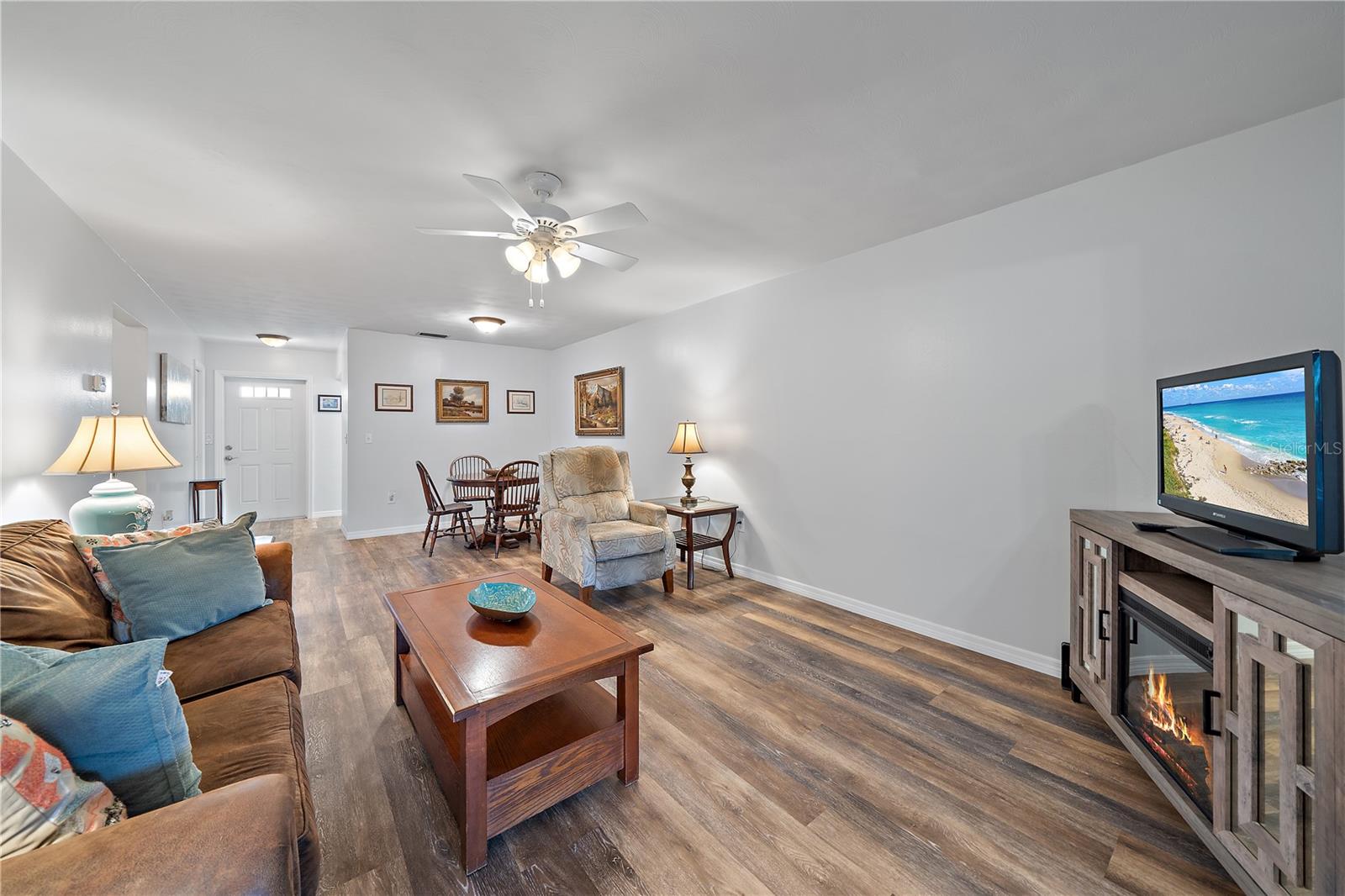VENICE GARDENS TOWNEPARK - Residential
