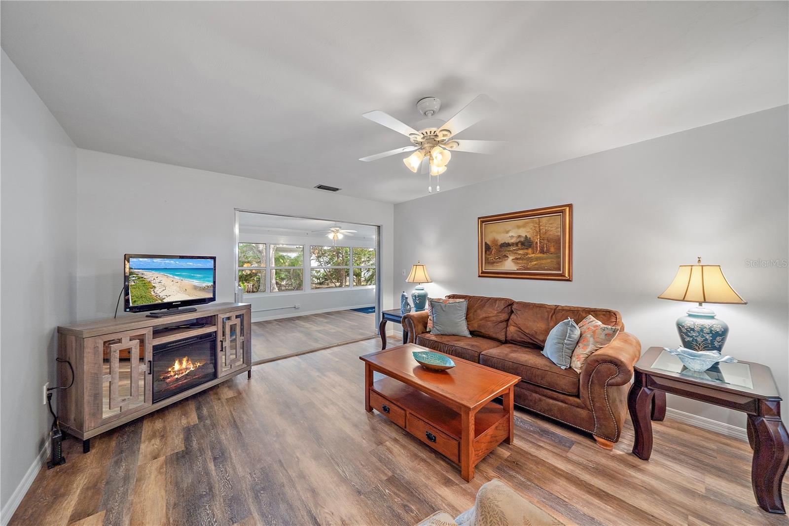 VENICE GARDENS TOWNEPARK - Residential