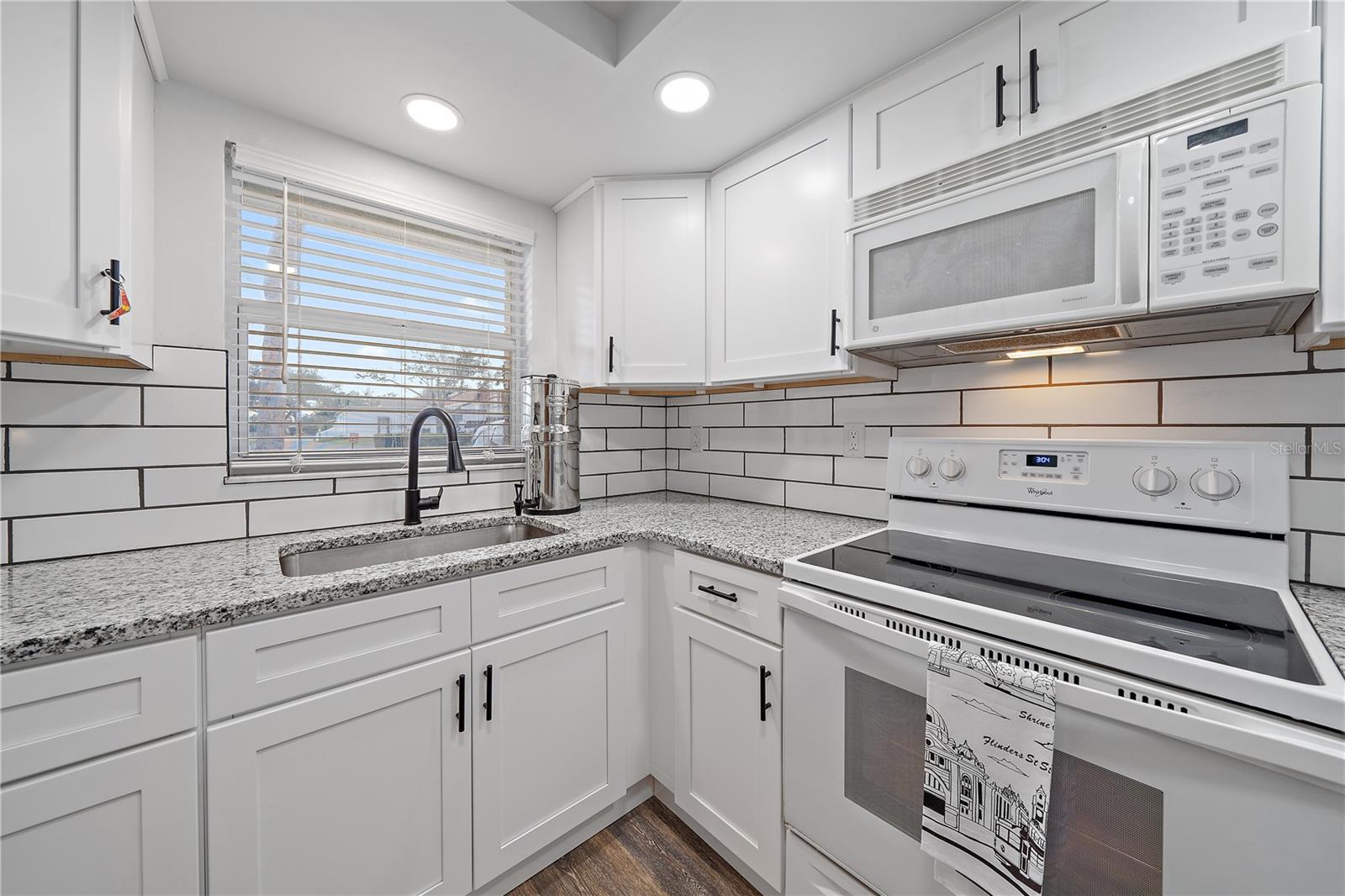 VENICE GARDENS TOWNEPARK - Residential