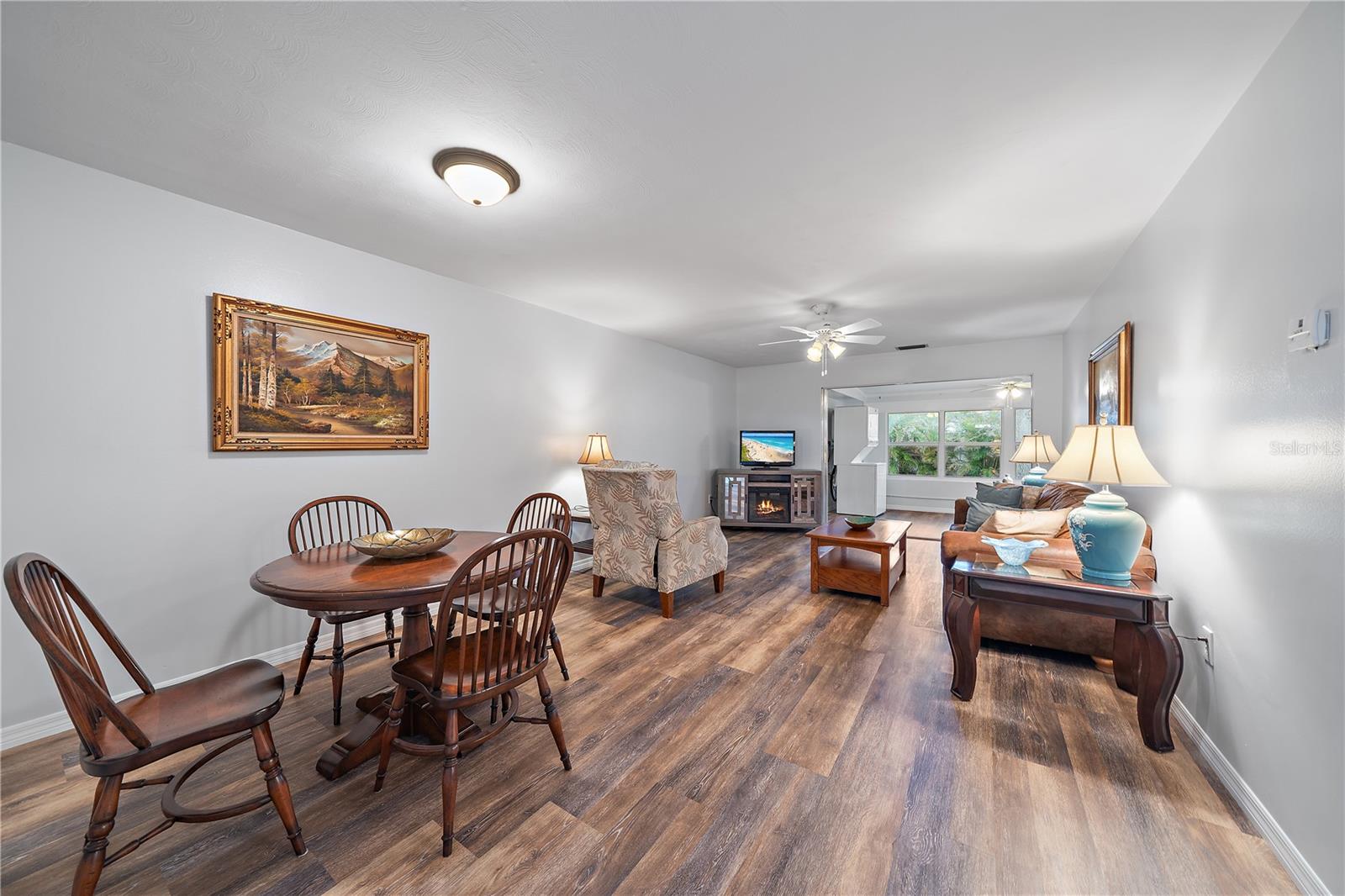 VENICE GARDENS TOWNEPARK - Residential