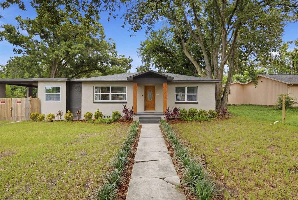 Photo of 8719 N Temple Avenue, Tampa, FL 33617 (MLS # TB8528289)