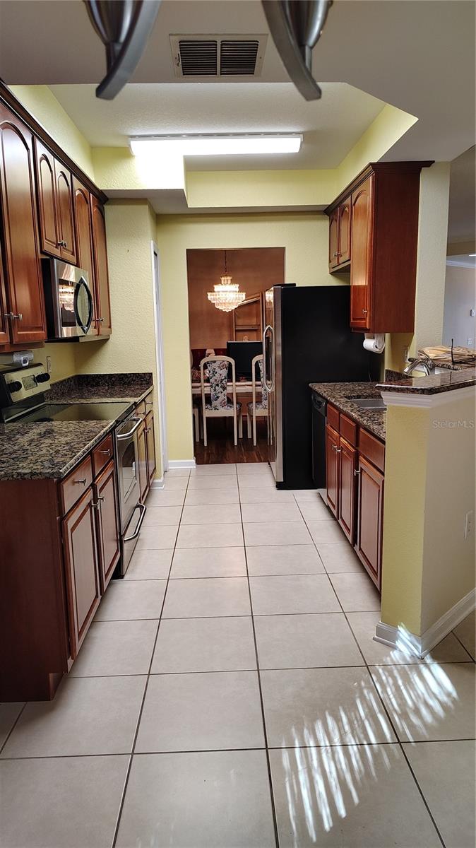 CARRIAGE HOMES AT DUNWOODY COMMONS A CONDO - Residential Lease