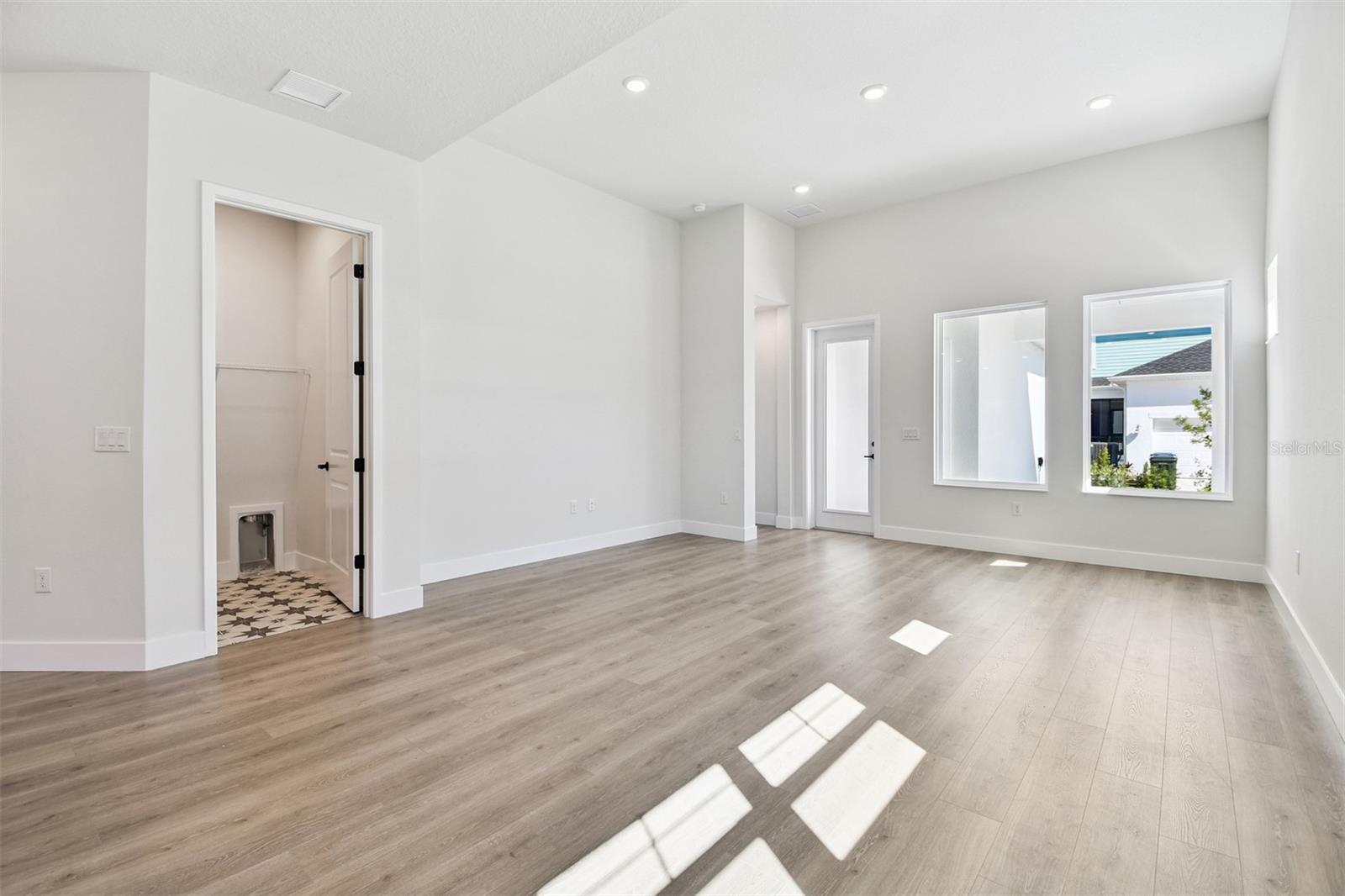 EMERALD LANDING AT WATERSIDE - Residential