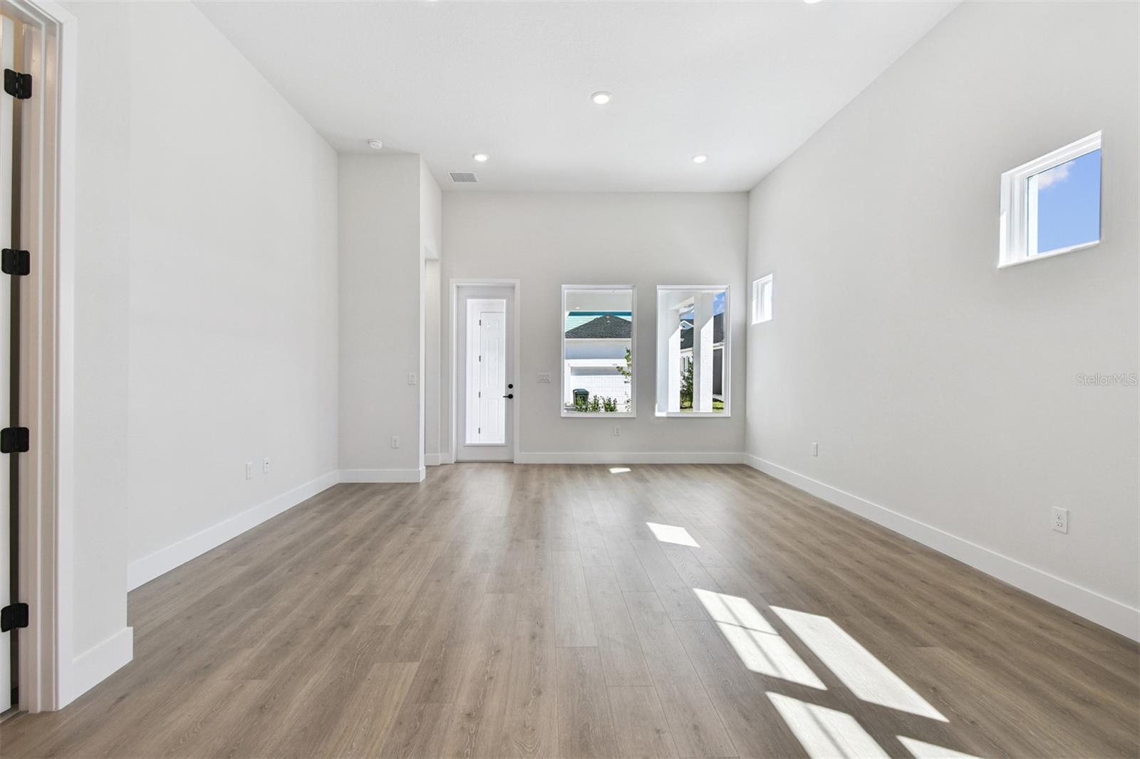 EMERALD LANDING AT WATERSIDE - Residential