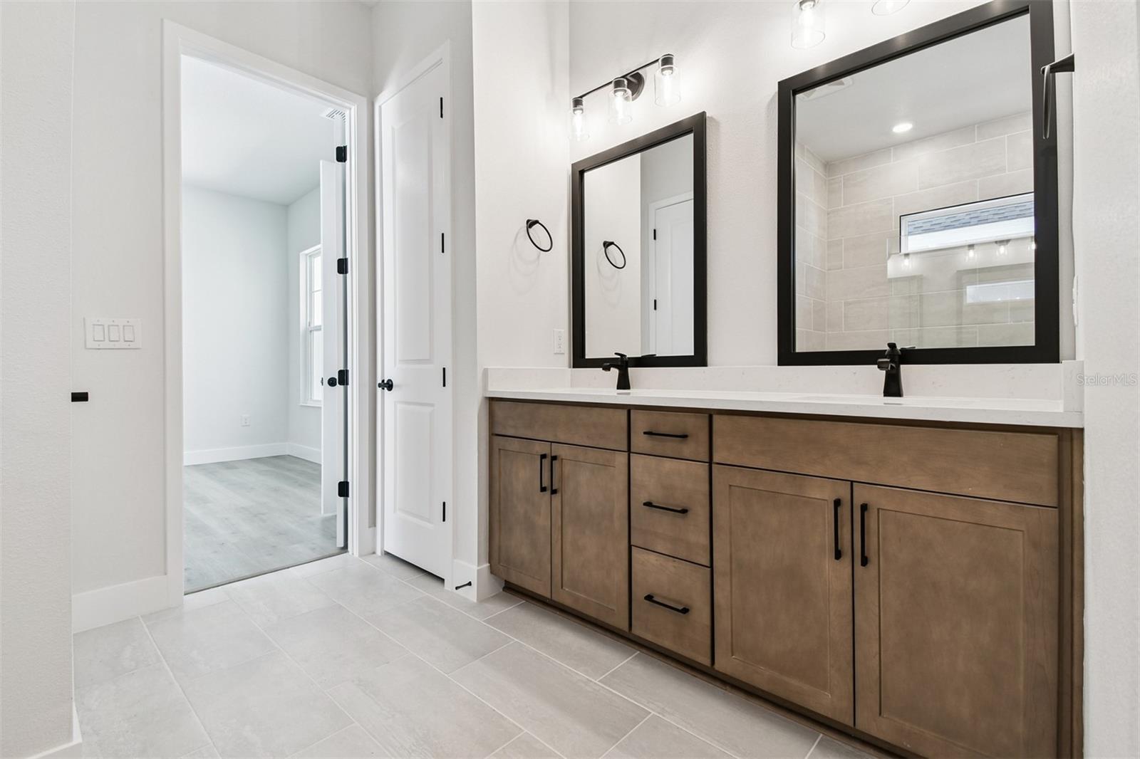 EMERALD LANDING AT WATERSIDE - Residential
