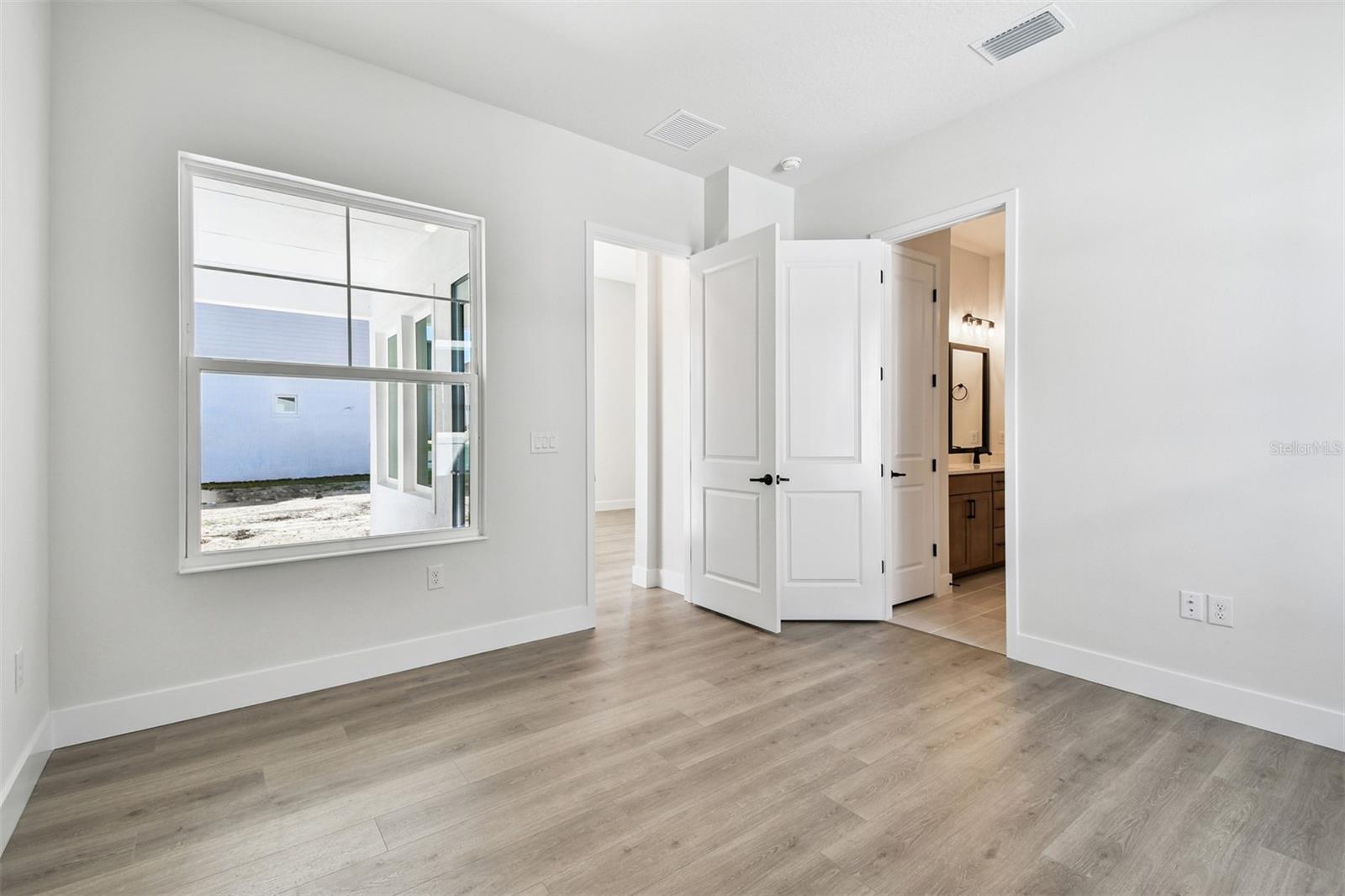 EMERALD LANDING AT WATERSIDE - Residential