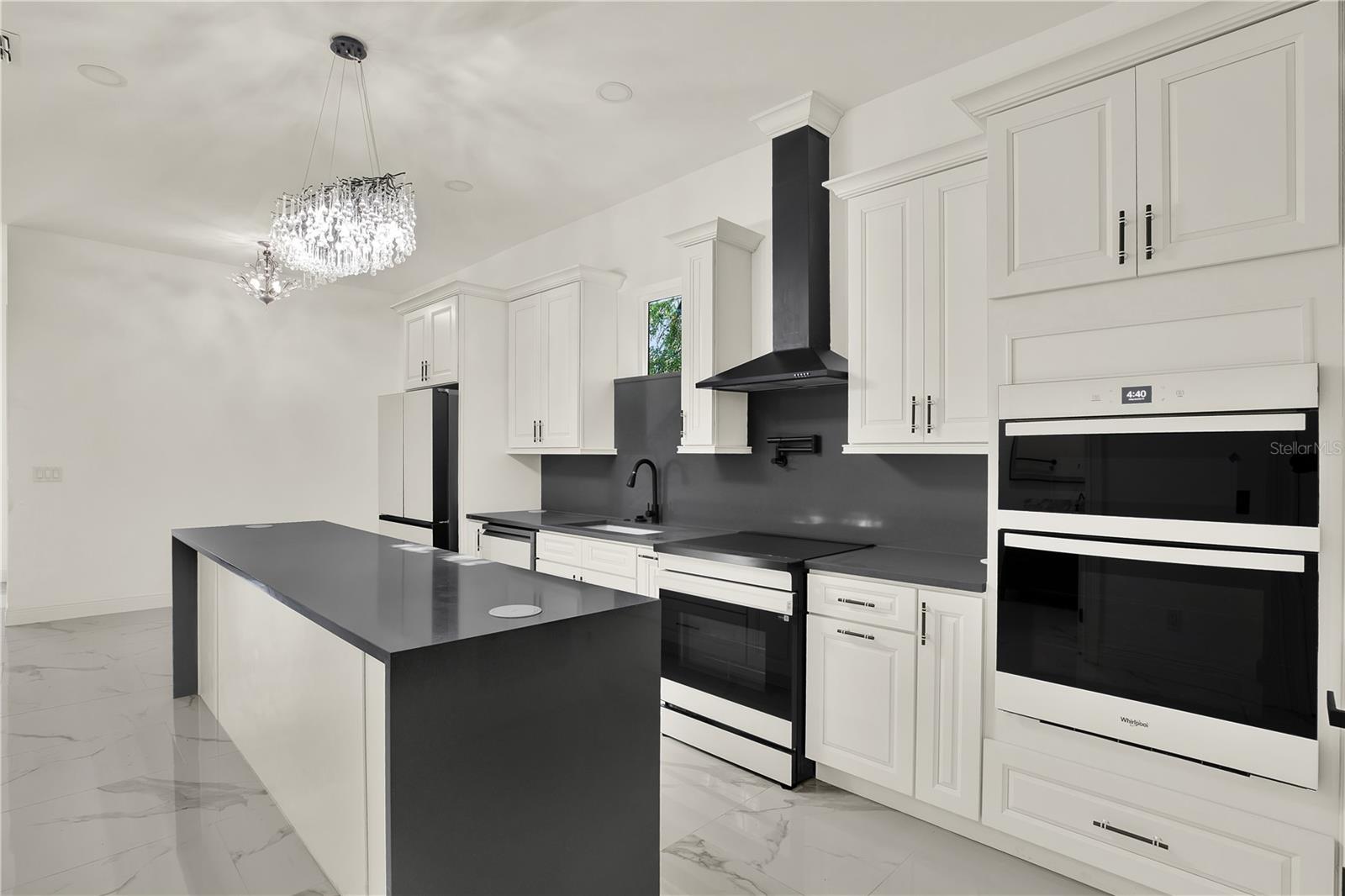 2816 CORRINE STREET 1