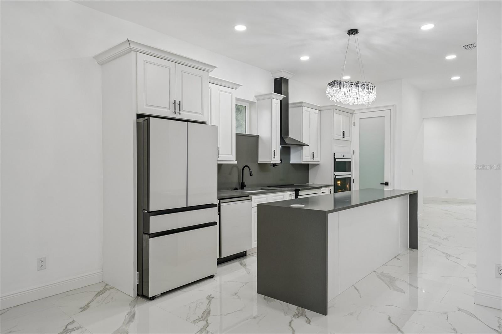 2816 CORRINE STREET 1