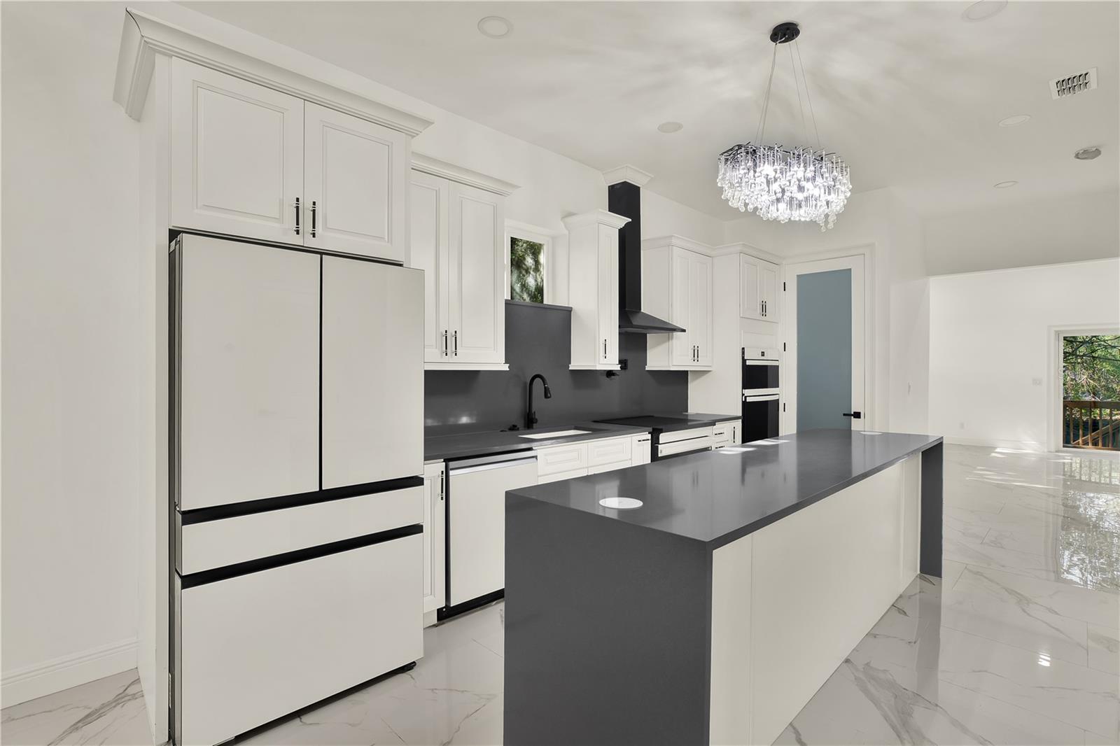 2816 CORRINE STREET 1