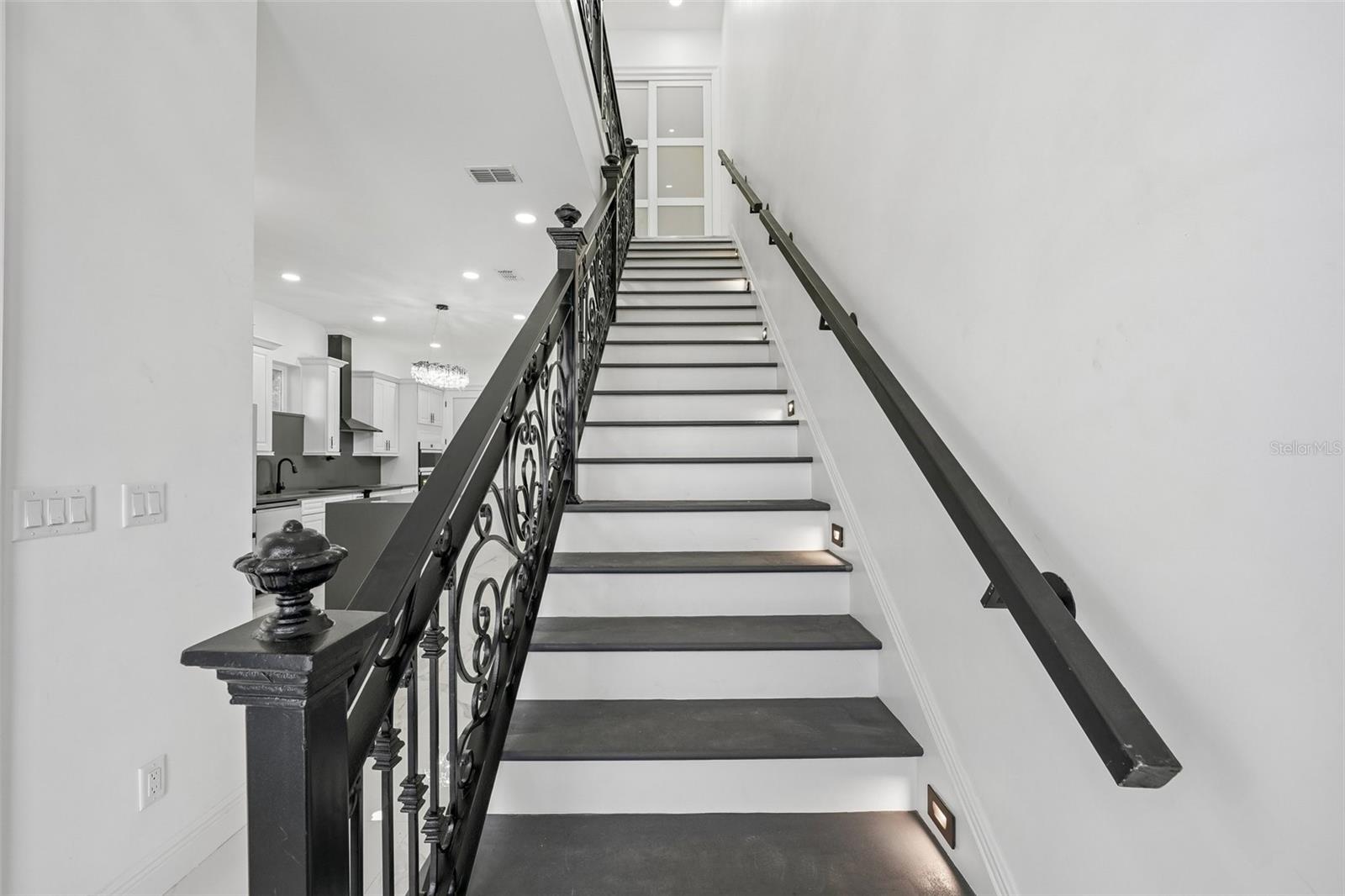 2816 CORRINE STREET 1