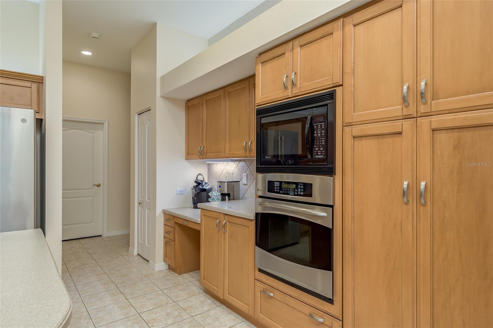 Photo 17 of 73 of 4033 LIGUSTRUM DRIVE house