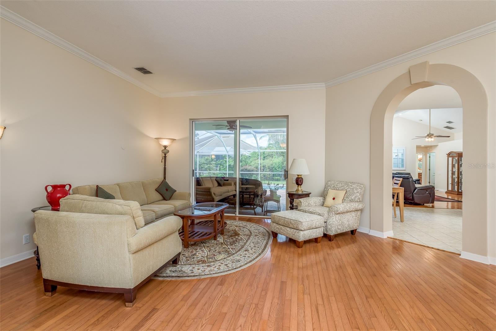 Photo 8 of 73 of 4033 LIGUSTRUM DRIVE house