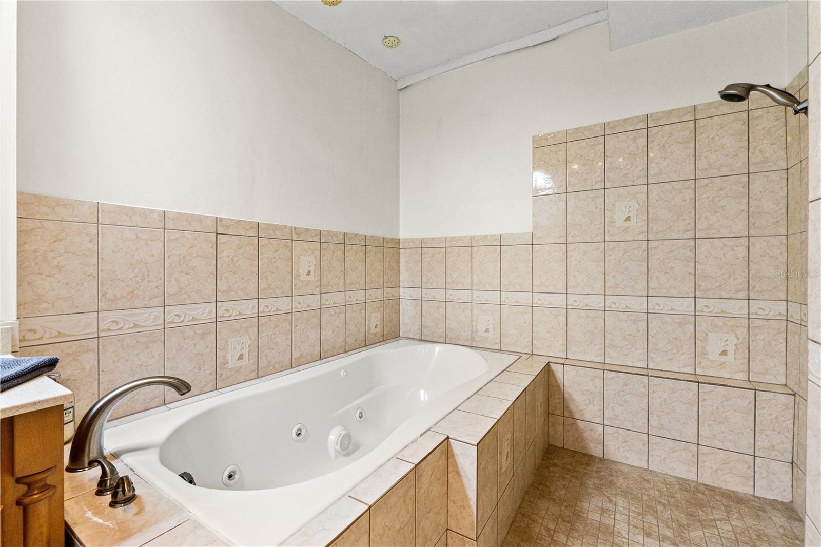 LAKEWOOD ESTATES SEC C - Residential