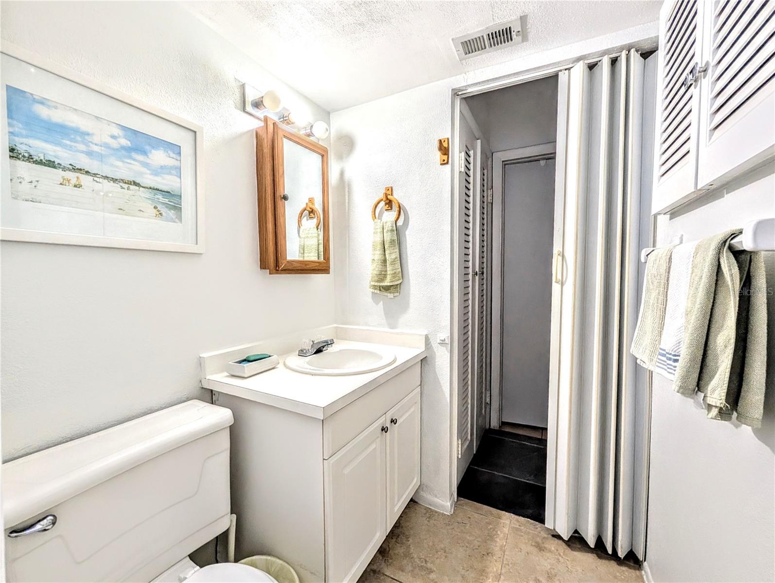 BAYSHORE GARDENS APTS 5 - Residential Lease