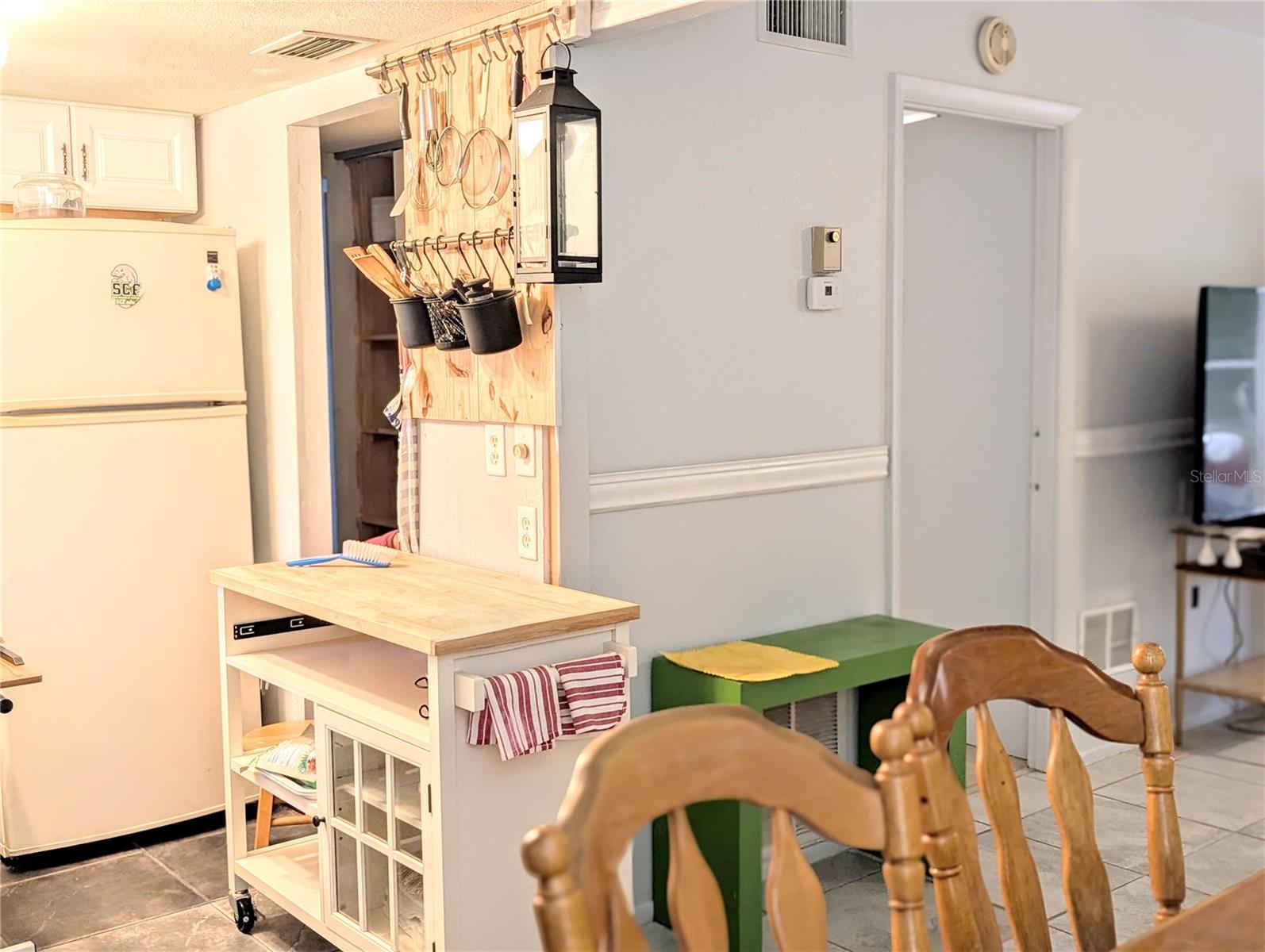 BAYSHORE GARDENS APTS 5 - Residential Lease