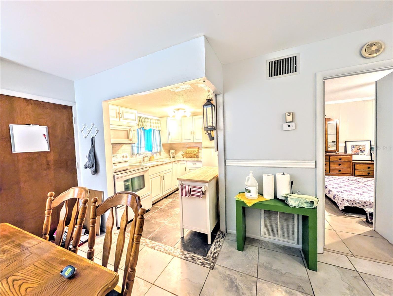 BAYSHORE GARDENS APTS 5 - Residential Lease