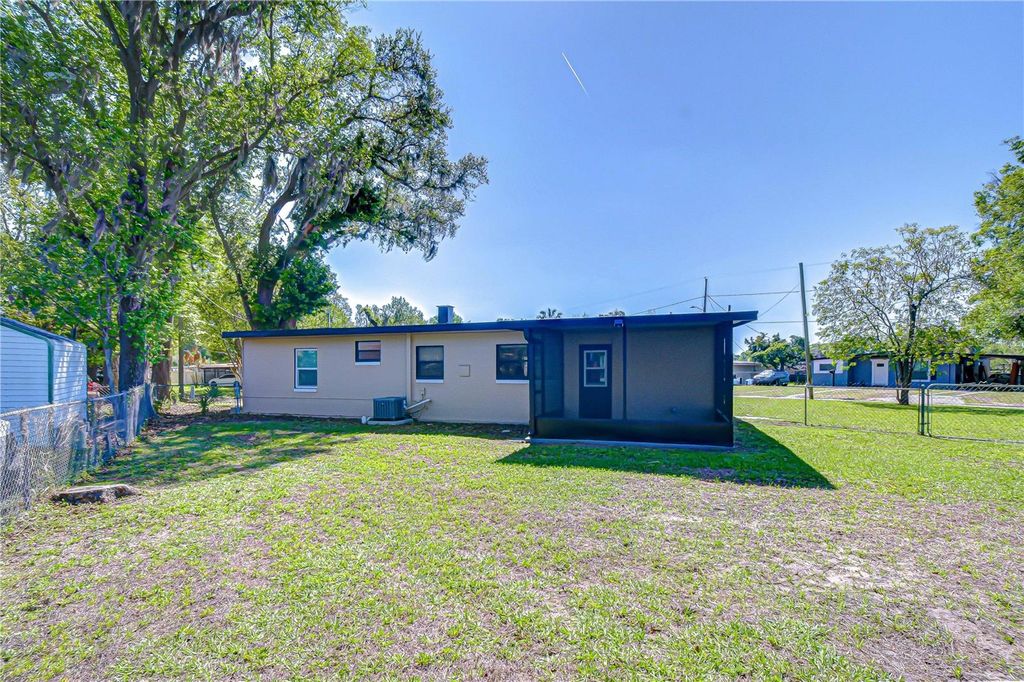 Photo of 306 E Langford Drive, Plant City, FL 33563 (MLS # TB8491196)