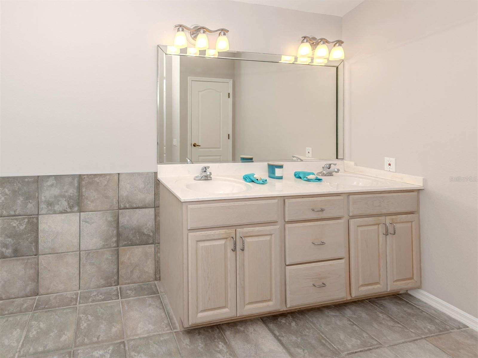 LAUREL WOODLANDS - Residential