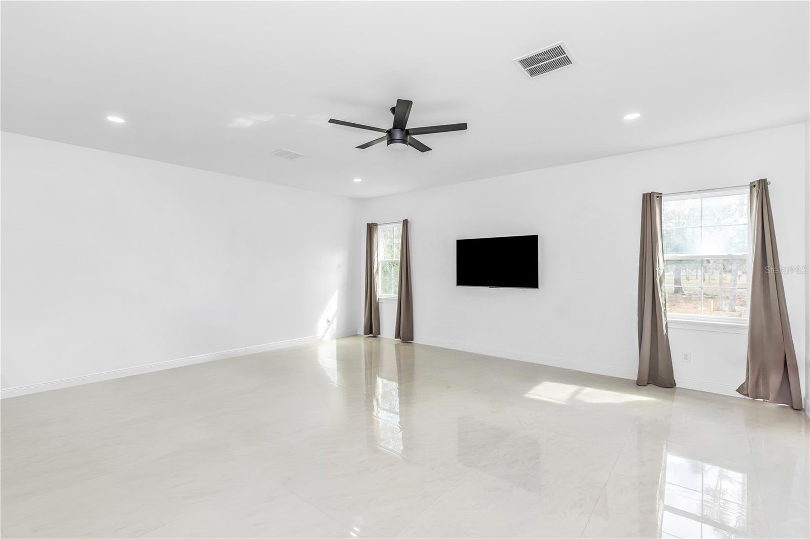 WEDGEFIELD - Residential