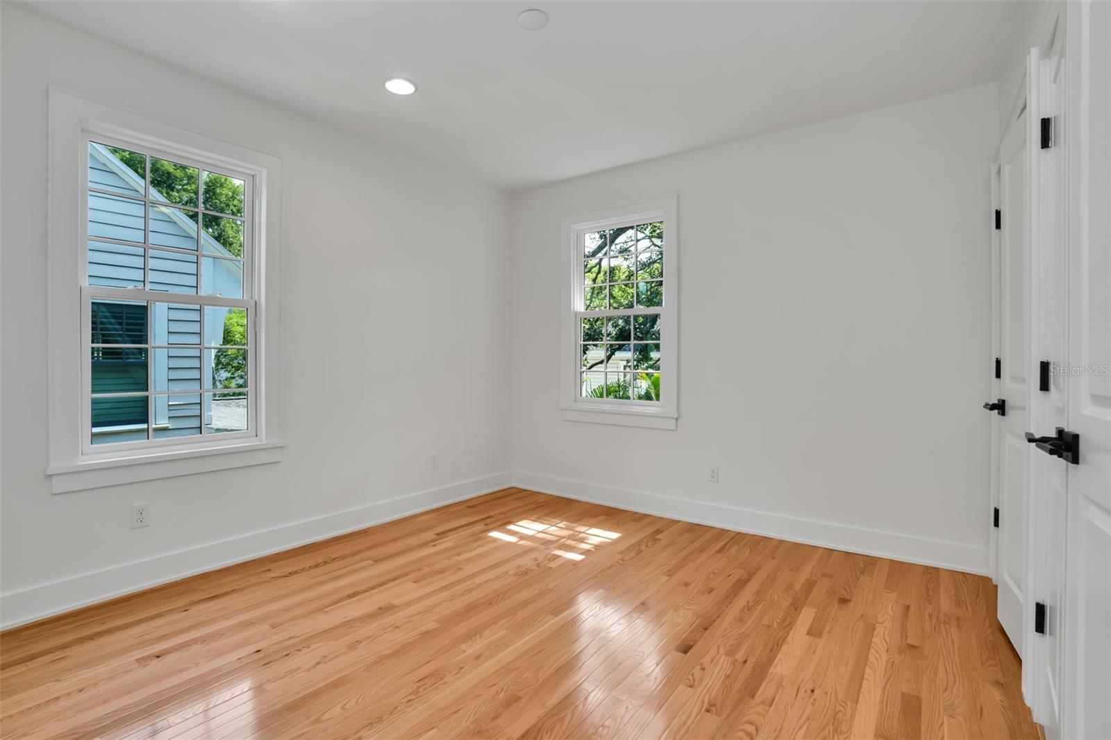 LINGERLONG - Residential