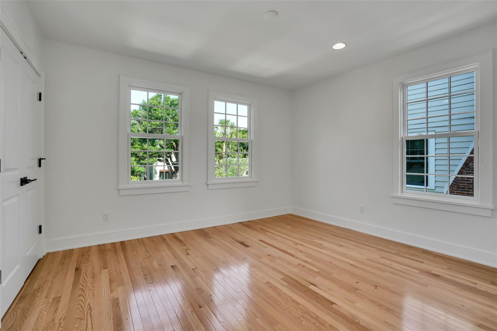 LINGERLONG - Residential