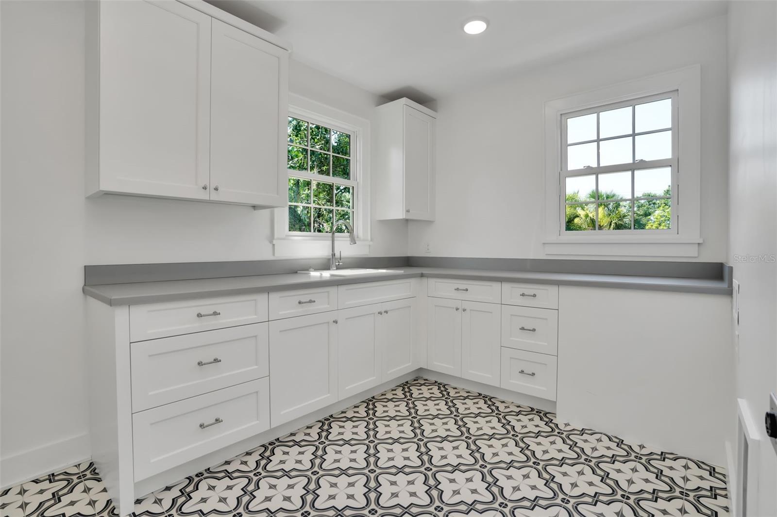 LINGERLONG - Residential