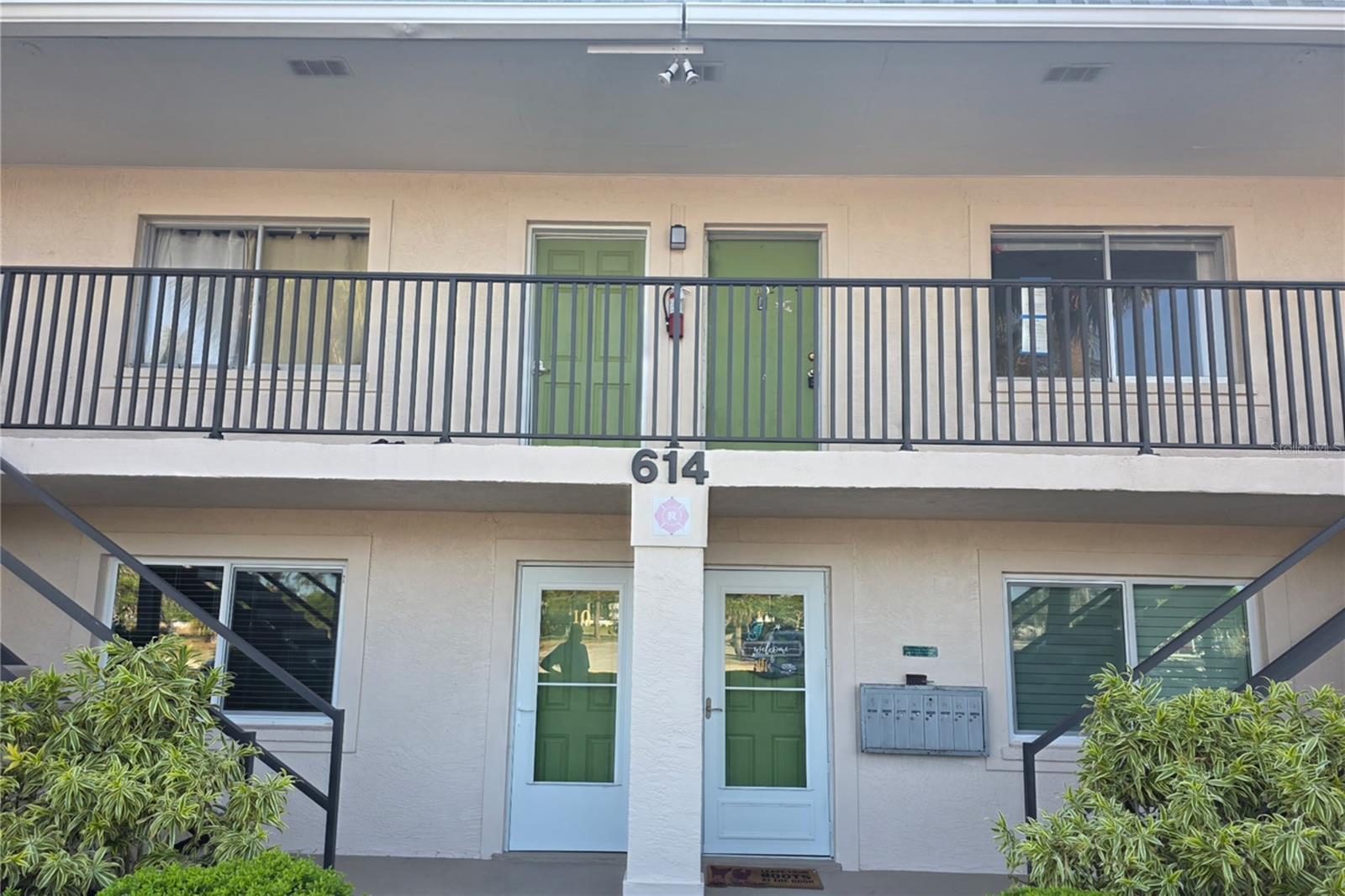 Adorable second-floor 1 bedroom/1 bath condo on the island of Venice. Perfect as a vacation getaway or a great rental. Close to the beaches and Historic Downtown Venice. Within steps to Publix, restaurants, and shops. Open floorplan with formal dining, spacious living room, open kitchen, and large utility closet. Assigned parking spot right in front of the steps and plenty of guest parking. Don't miss the great home!!