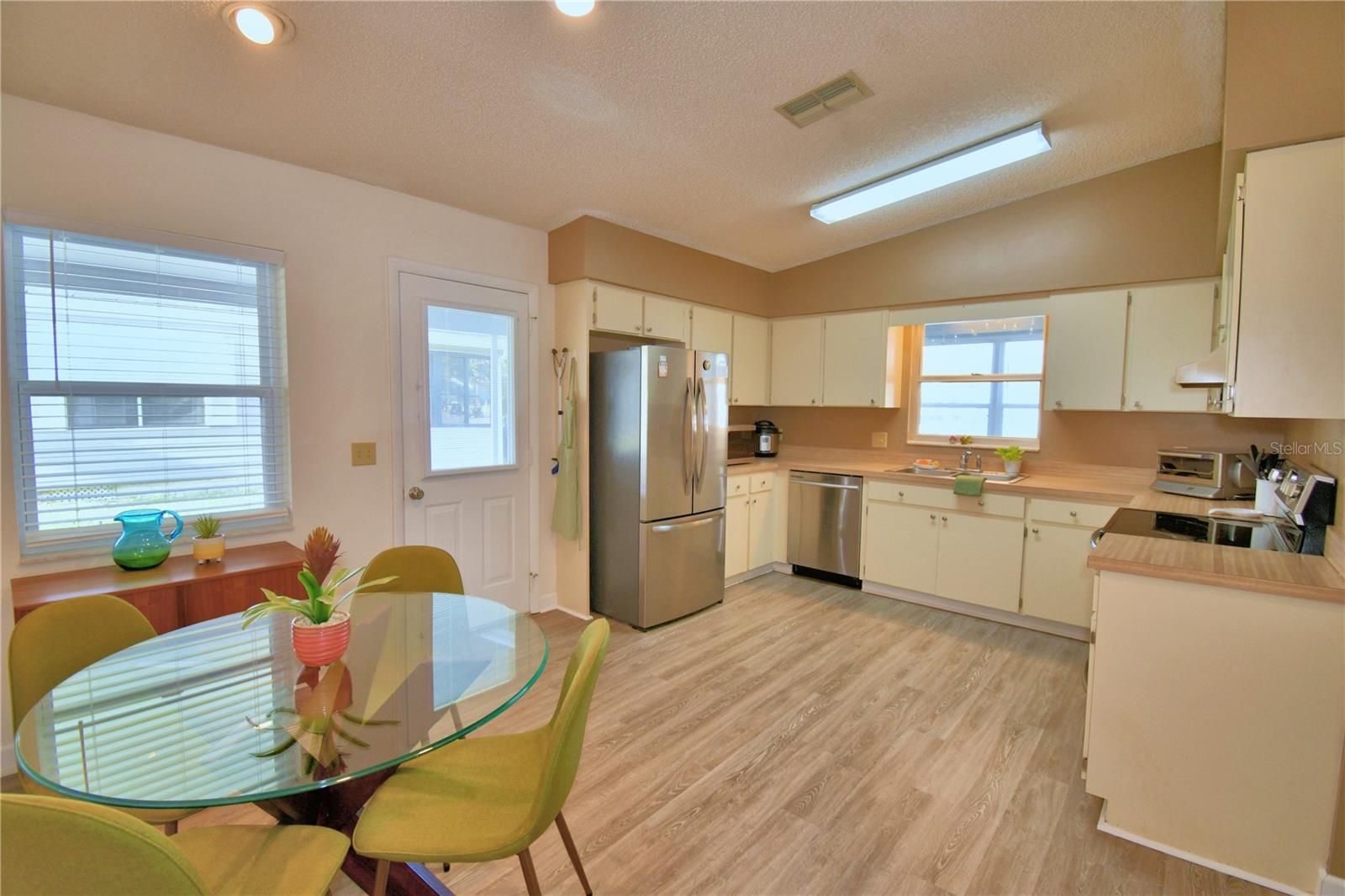 COLONNADES PH 01 - Residential