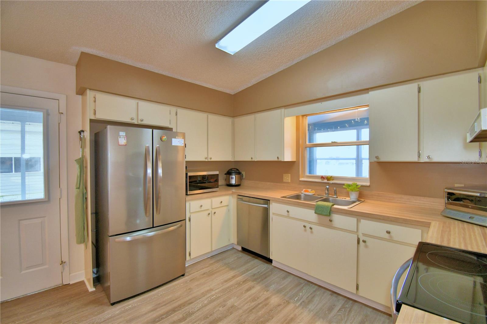 COLONNADES PH 01 - Residential