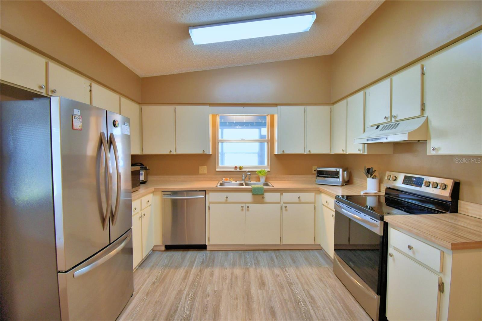 COLONNADES PH 01 - Residential