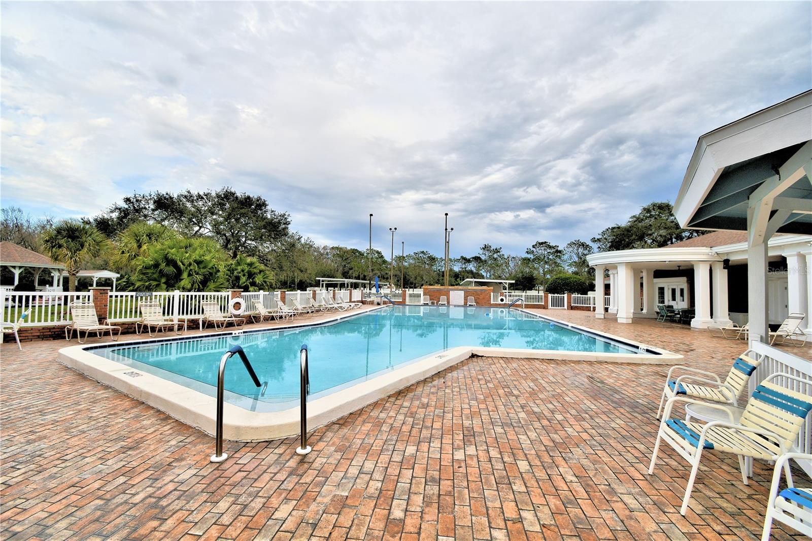 COLONNADES PH 01 - Residential