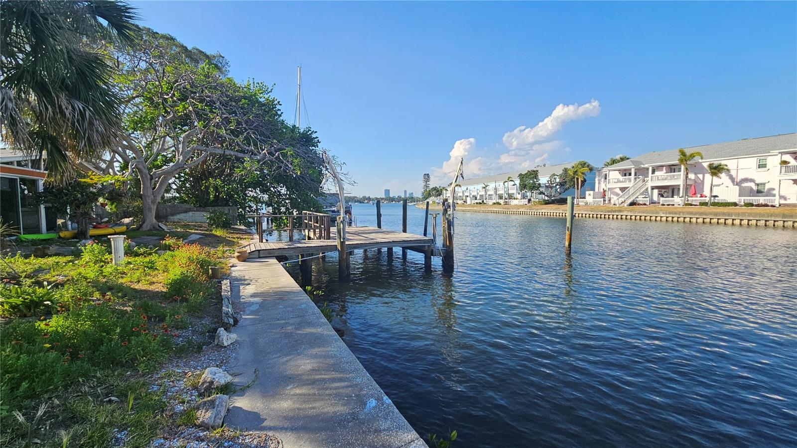 6 SEA LANE S