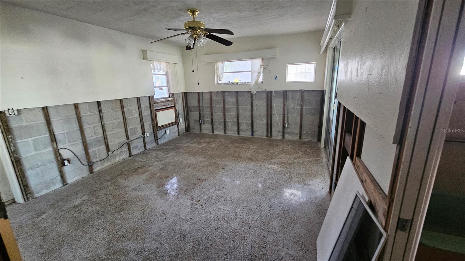 6 SEA LANE S