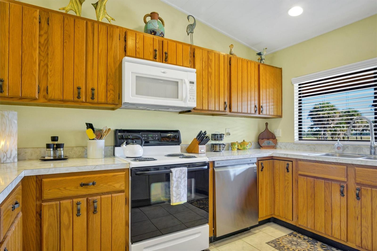 COUNTRY CLUB VILLAGE CONDO - Residential