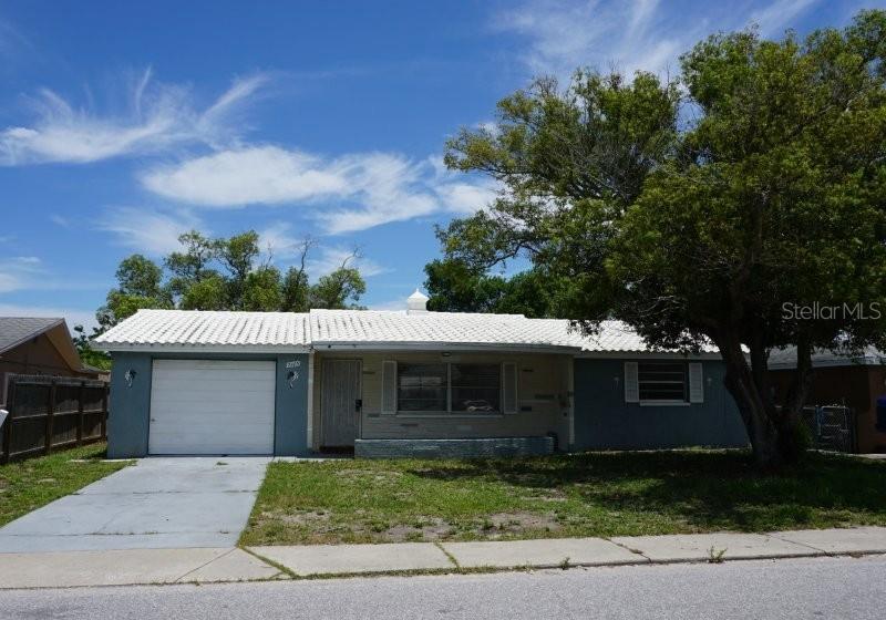 GULF HIGHLANDS - 2 BEDROOM, 1 1/2 BATH, 1 CAR GARAGE, EAT-IN KITCHEN, LIVING ROOM, LAMINATE & CERAMIC TILE, SCREENED PORCH, FENCED YARD, CLOSE TO MEDICAL, SHOPPING AND ALL CONVENIENCES