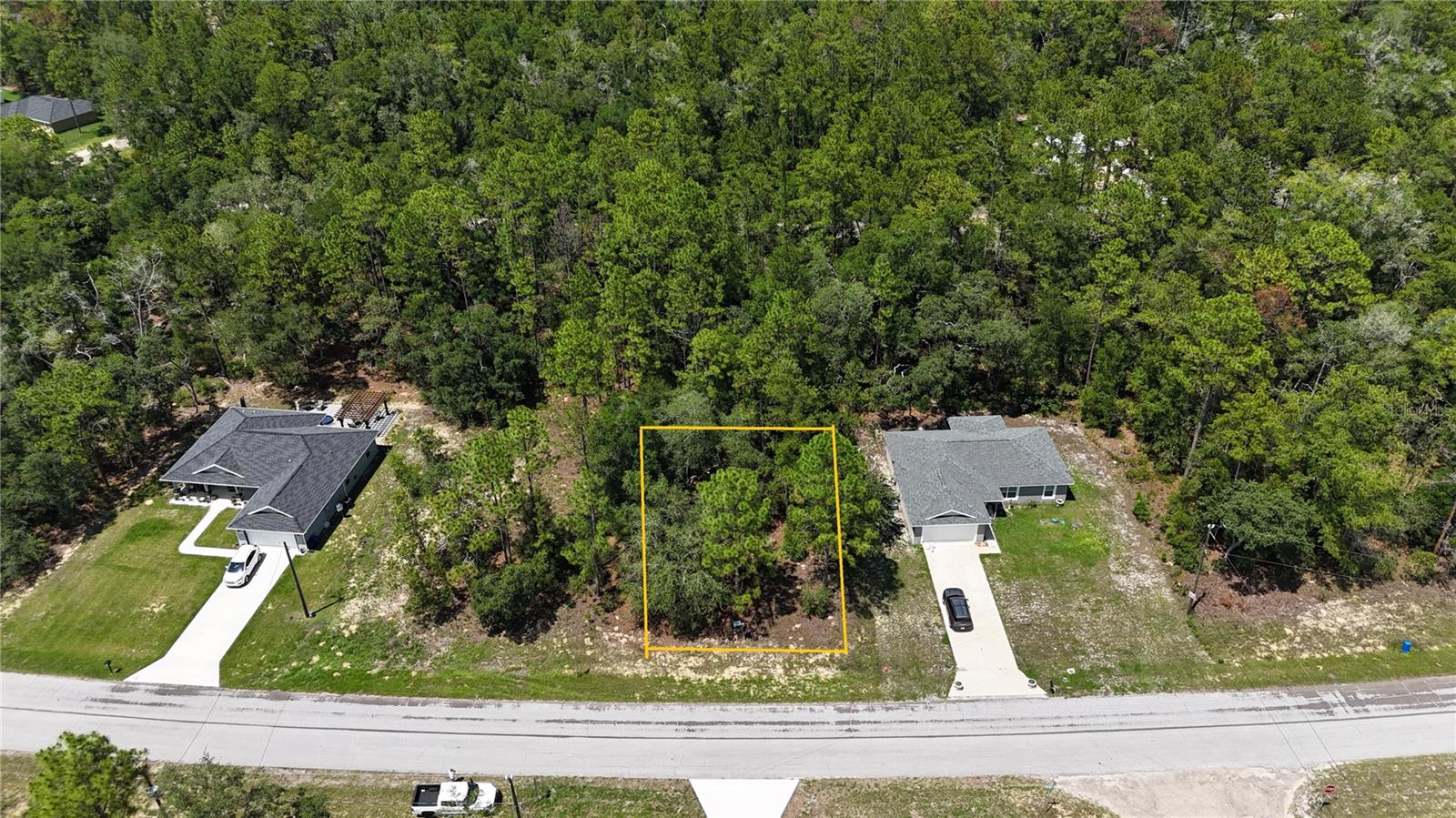 WATER PUBLIC AVAILABLE!!! ELETRIC AVAILABLE !!! Awesome 0.24ac lot available located in CITRUS SPRINGS - Florida. The fastest-growing city in FL which offers an ideal canvas for realizing your dream home. Enjoy the peace and privacy of this location, just 25 minutes from Crystal River and nearby springs.