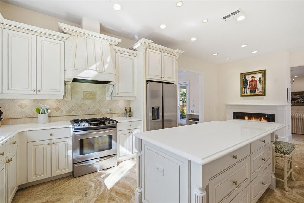 Photo of 4117 W Azeele Street, Tampa, FL 33609 (MLS # TB8479797)