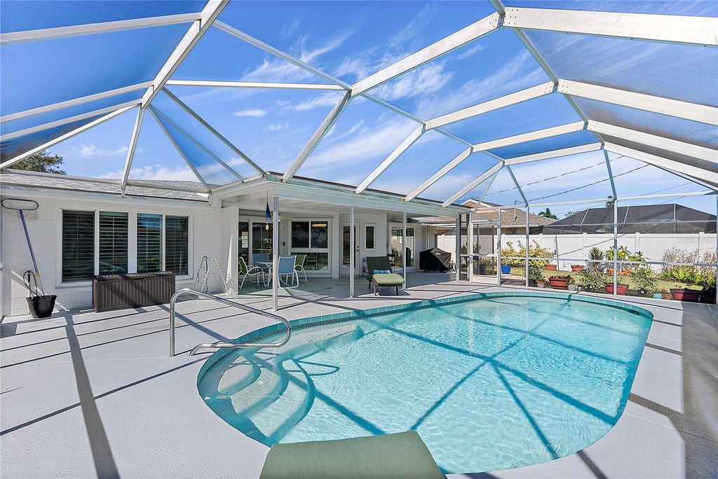 Photo of 270 Dorchester Drive, Venice, FL 34293 (MLS # TB8447547)