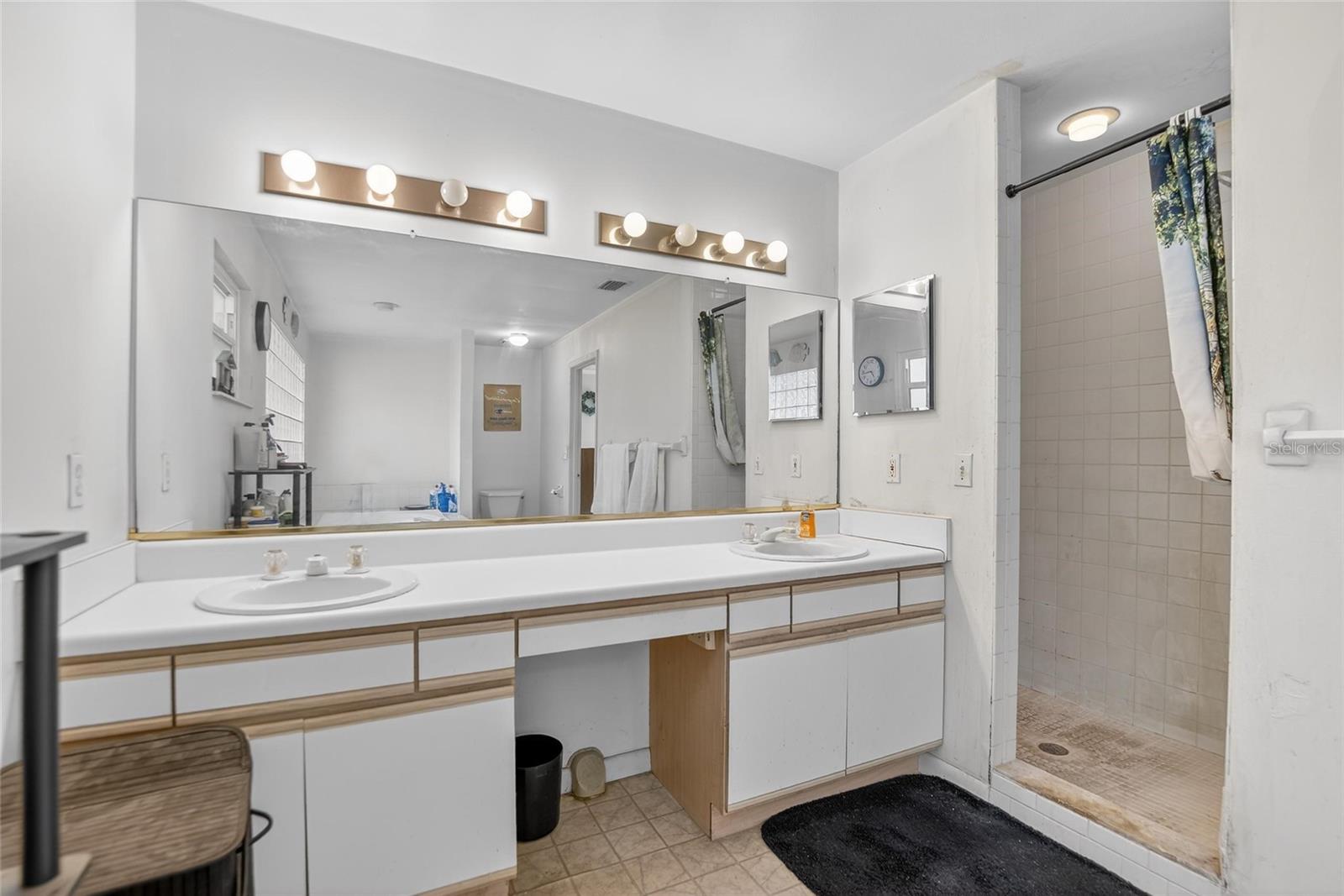 BEVERLY HILLS - Residential