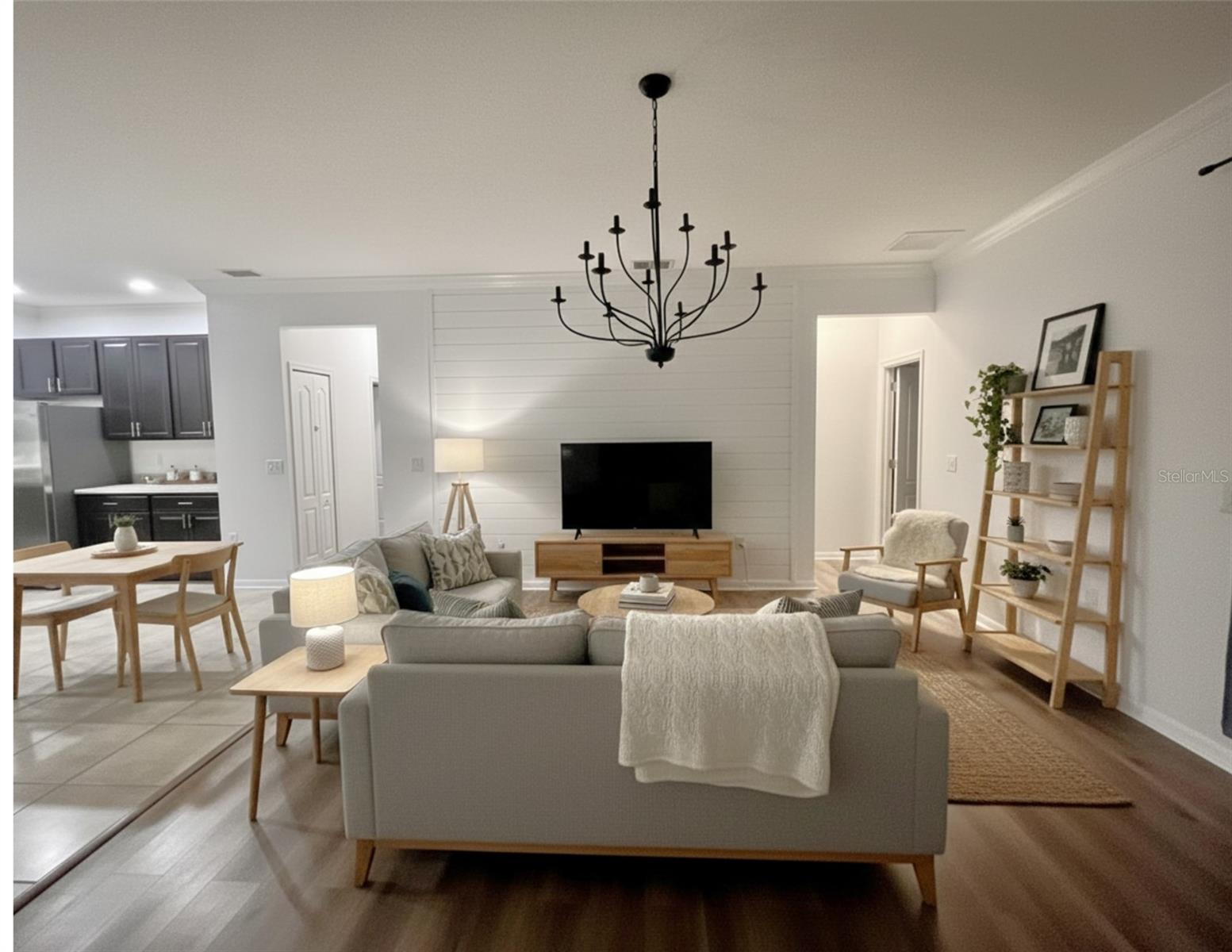 EMERALD LAKE - Residential