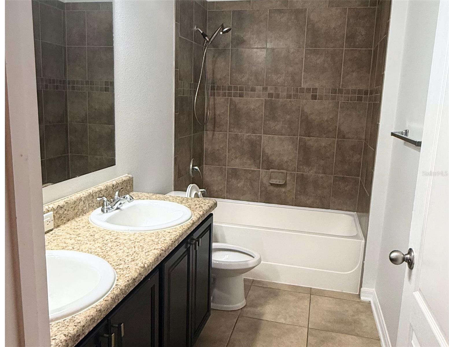 EMERALD LAKE - Residential