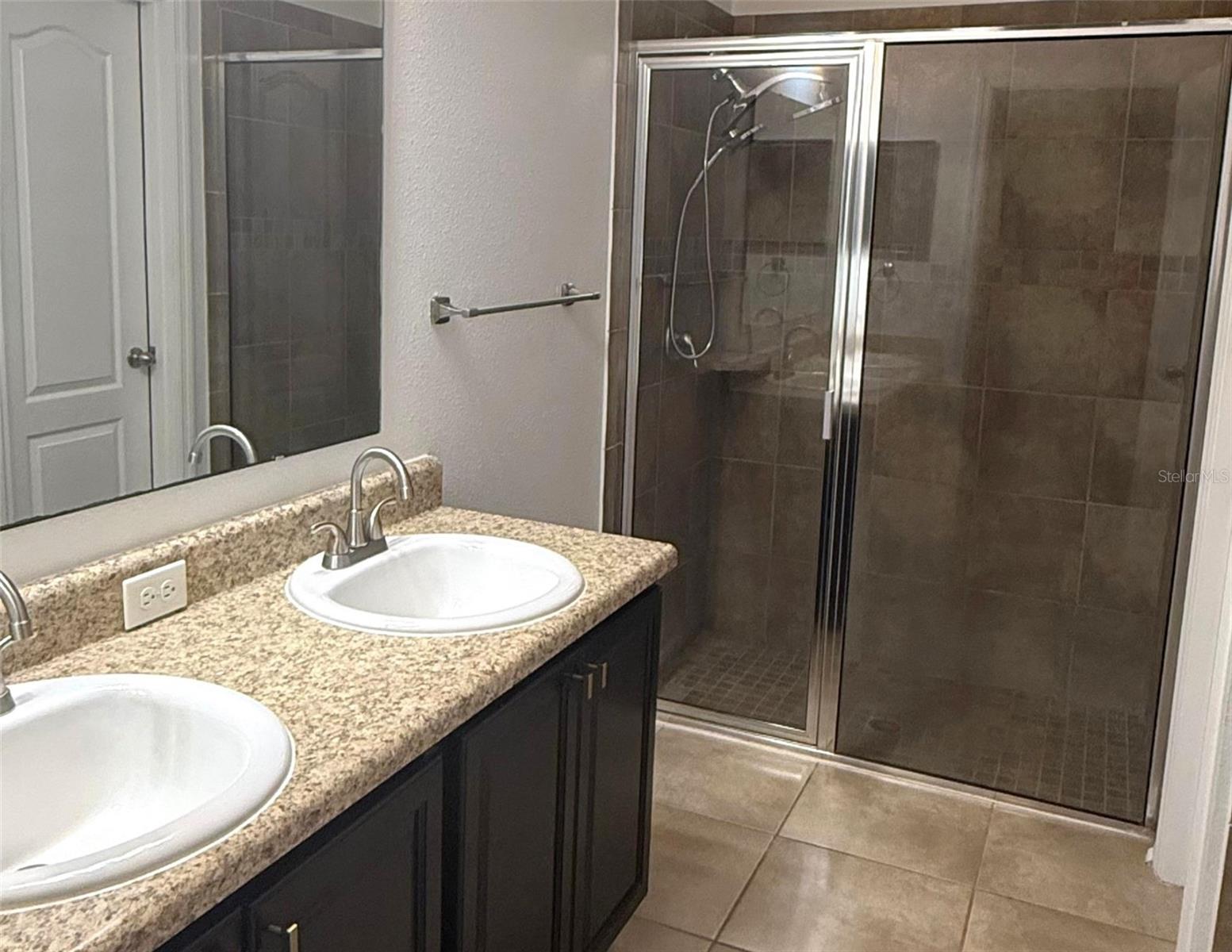 EMERALD LAKE - Residential