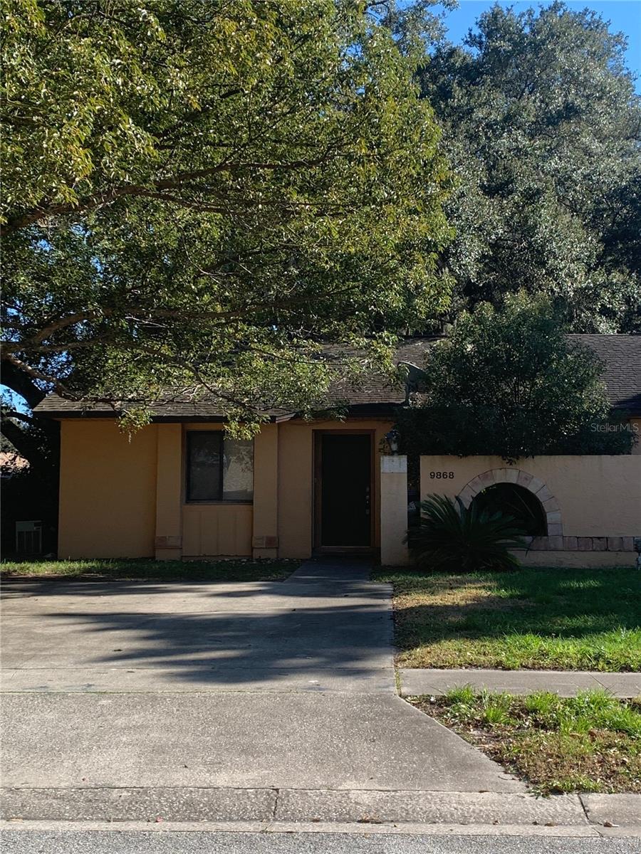 Cute 2/2 located on near the ECON trail, Blanchard Park, UCF, great shopping, 408 and 417. Central Air conditioning, tile throughout, and laundry room with washer/dryer off of the back porch. Good sized kitchen, great room, and foyer. Sewer, Trash & Lawncare Included! This won’t last long! Call today!
